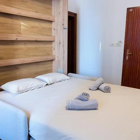 Apartma Leopold *